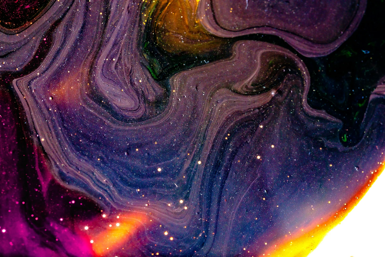 紫金流動的抽象光頻畫作
